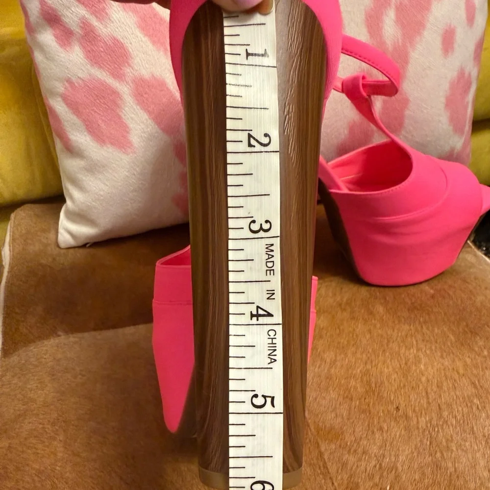Jessica Simpson NWOB Hot Pink Platform Block Chunky Heels‎ Size 9